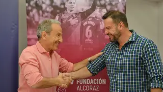 Petón y Juan Guardiola han rubricado el acuerdo entre la Fundación Alcoraz y el CDAN.
