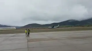 Momento del aterrizaje del avión poco antes de accidentarse.