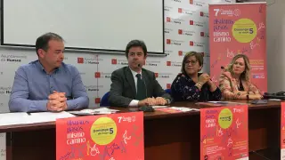 De izquierda a derecha, Luis Martínez, Luis Felipe, Elisa Sancho y Beatriz Calvo, en la presentación de la 7ª Marcha Aspace Huesca.