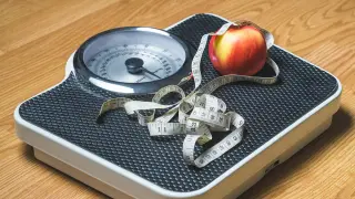 Una alimentación saludable ayuda a perder peso.