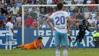 Dongou acaba de marcar el 0-2 con el que el Lugo ganó en La Romareda al Real Zaragoza en la primera vuelta, aquel día en el que Pita hizo el 0-1 desde campo propio.