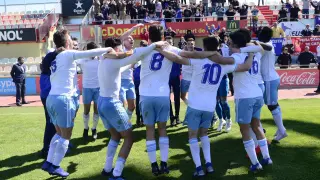 Imagen de la celebración del título de liga del Real Zaragoza en el campo del Reus