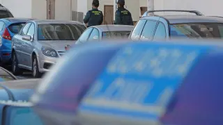 La Guardia Civil investiga si la mujer hallada en Torrevieja murió por causas accidentales.