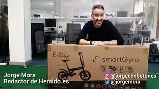 Esta bicicleta con pedaleo asistido del fabricante español Smartgyro es plegable y está pensada para el ciclista urbano