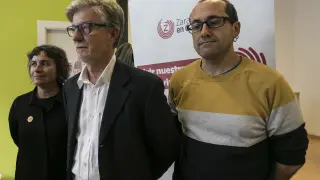Luisa Broto, Pedro Santisteve y Alberto Cubero, con cara de circunstancias en la sede de ZEC