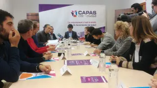 Presentación de la actividad con el alcalde de Huesca, Luis Felipe, y representantes de las instituciones y entidades participantes.