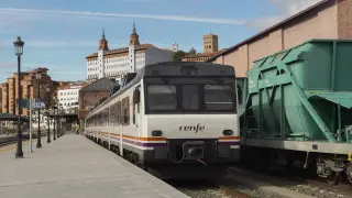 Tren de pasajeros retenido en la estacion de Teruel por la averia de un tren de mercancias en Barracas. Foto Bykofoto/Antonio Garcia. 08/03/19 [[[FOTOGRAFOS]]]