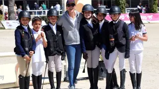 Competidores del Pony Club Aragón en la entrenadora, Belén Conde