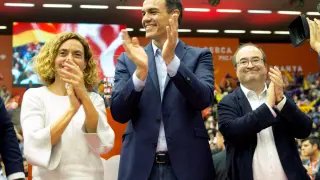 Pedro Sánchez, Meritxell Batet y Miquel Iceta en el mitin del PSOE en Barcelona.