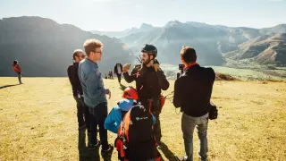 Lucas Sáez con su equipo de Pyrene Media, productora audiovisual del Pirineo