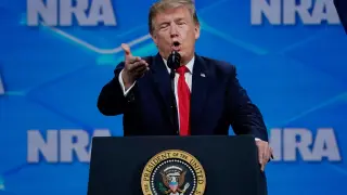 US President Donald Trump addresses those gathered at the annual National Rifle Association (NRA) convention in Indianapolis, Indiana, U.S., April 26, 2019.  REUTERS/Bryan Woolston [[[REUTERS VOCENTO]]] USA-GUNS/NRA