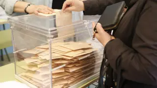 Imágenes de la votación para las Elecciones Generales en la Comunidad