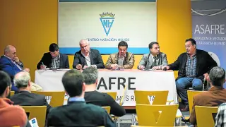 En el centro, Navarro (PP), Miramón (IU), Villagrasa (PSOE) y Marquesán (Vox)