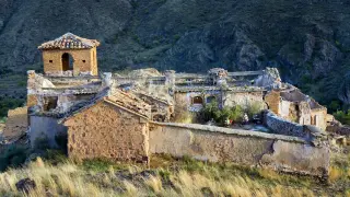 La localidad abandonada de Villanueva de Jalón forma parte de los bienes mudéjares declarados Patrimonio de la Humanidad en 2001.