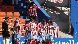 El Lugo celebra uno de sus goles frente al Almería en el Anxo Carro.