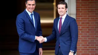 Spain's acting Prime Minister Pedro Sanchez greets People's Party (PP) leader Pablo Casado at the Moncloa Palace in Madrid, Spain, May 6, 2019. REUTERS/Juan Medina [[[REUTERS VOCENTO]]] SPAIN-POLITICS/