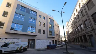 Viviendas de reciente construcción en la calle Loreto, en el centro de Huesca.