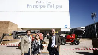 Los concejales del PP Ángel Lorén, Patricia Cavero y Jorge Azcón, este jueves en el pabellón Príncipe Felipe.