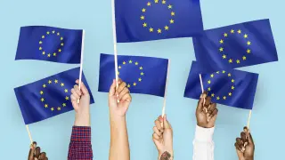 Agitando banderas de la UE