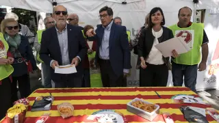 Arturo Aliaga y Elena Allué han firmado ante la Asociación Aragón Stop Sucesiones y Plusvalía, su compromiso para suprimir el impuesto de sucesiones y de plusvalía mortis causa.