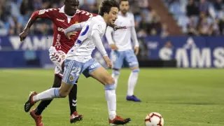 Delmás, en la jugada en la que acabó marcando el 3-0 al Nástic de Tarragona en La Romareda, el último gol local visto hasta hoy: el 1 de abril.
