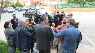 Jordi Vives, abogado del consorcio del Museo de Lérida, tras la última sesión del juicio atendiendo a los periodistas.