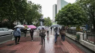 La lluvia, protagonista de este viernes en Zaragoza.
