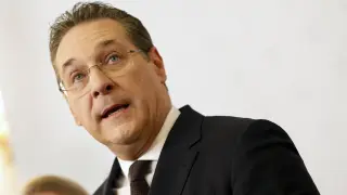 Dimite el vicecanciller de Austria y líder de los ultranacionalistas, Heinz-Christian Strache.