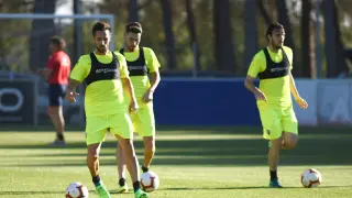 Miramón, Moi Gómez y Eugeni, tres futbolistas que podrían jugar en Primera.