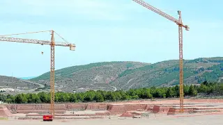 La alcaldesa de Teruel, Emma Buj, afirmó que el Ayuntamiento "está en disposición" de conceder la licencia de obras para el hospital del Planizar, pero, previamente, la Comisión Provincial del Patrimonio debe informar el proyecto, lo que podría producirse el próximo día 29.