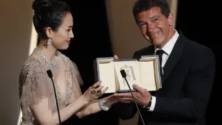 Antonio Banderas recogiendo el premio a mejor actor en el festival de Cannes