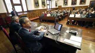 El gobernador del Banco de España durante una conferencia en Oviedo