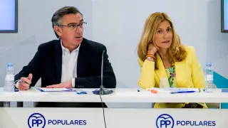 El presidente del PP en Aragón, Luis María Beamonte, y la secretaria general del partido, Mar Vaquero.