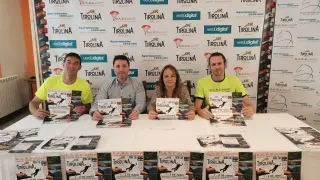 Alberto Gracia, organizador de la competición; Fernando Blasco, gerente de Tu Huesca; Esperanza López, alcaldesa de Hoz de Jaca; y Maxim Makarou, director técnico.
