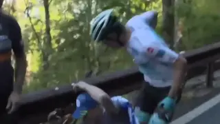 Momento en el que el ciclista perdió los nervios