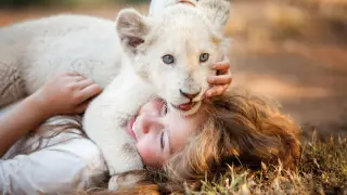 Fotograma de 'Mia y el león blanco'