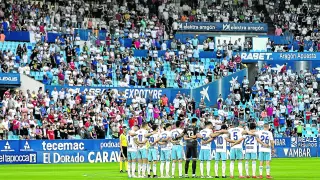 El Real Zaragoza, en el minuto de silencio por José Antonio Reyes de la pasada jornada en La Romareda