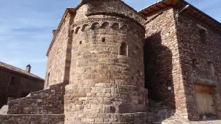 Los vecinos de Villarrué han solicitado que su iglesia de San Esteban salga de la lista roja del patrimonio.