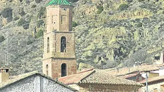 Equidistante entre Teruel y la estación de esquí de Aramón-Javalambre, la localidad cuenta con dos referencias de turismo rural, Casa Torta y El Salobral; además, está recuperando patrimonio.