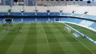 El estadio Heliodoro Rodríguez de Tenerife hora y media antes del inicio del partido, con los jugadores llegando a los vestuarios.