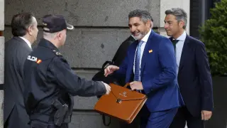 Juan José Cortes a su llegada a las Cortes en su sesión constitutiva en mayo.