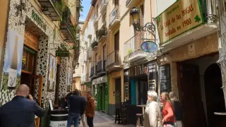 La calle Estébanes, en El Tubo de Zaragoza, cuenta con 17 bares en 170 metros.
