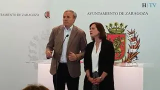 Jorge Azcón, candidato del PP al Ayuntamiento de Zaragoza, y Sara Fernández, candidata de Ciudadanos, conocen en directo, durante la firma del pacto, que Vox pone en duda su apoyo a la investidura de Jorge Azcón.