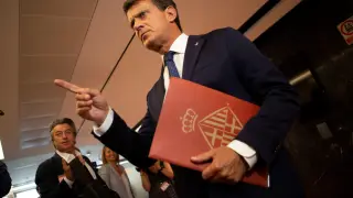 Valls carga contra Ciudadanos y seguirá como concejal en Barcelona.