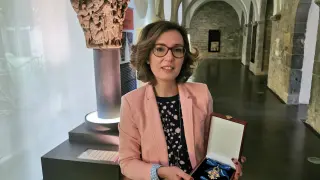 Belén Luque, en el Museo Diocesano con la medalla.