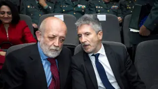 El director general de la Guardia Civiul, Féliz Azón, (a la ziquierda), con el ministro del Interior, Fernando Grande Marlaska.