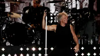 GRAF556. MADRID, 07/07/2019.- El cantante estadounidense Jon Bon Jovi, durante el concierto de su gira "This house is not for sale" ofrecido esta noche en el Wanda Metropolitano, en Madrid. EFE/Mariscal CONCIERTO DE BON JOVI EN MADRID
