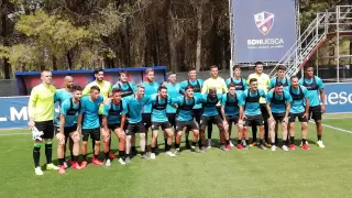 Los 23 futbolistas que se han vestido de corto en el primer entrenamiento del año.