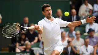 Tennis - Wimbledon - All England Lawn Tennis and Croquet Club, London, Britain - July 12, 2019  Serbia's Novak Djokovic in action during his semi-final match against Spain's Roberto Bautista Agut  REUTERS/Toby Melville [[[REUTERS VOCENTO]]] TENNIS-WIMBLEDON/