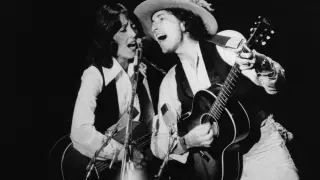 Joan Baez y Bob Dylan en una de las actuaciones de la gira Rolling Thunder Revue.